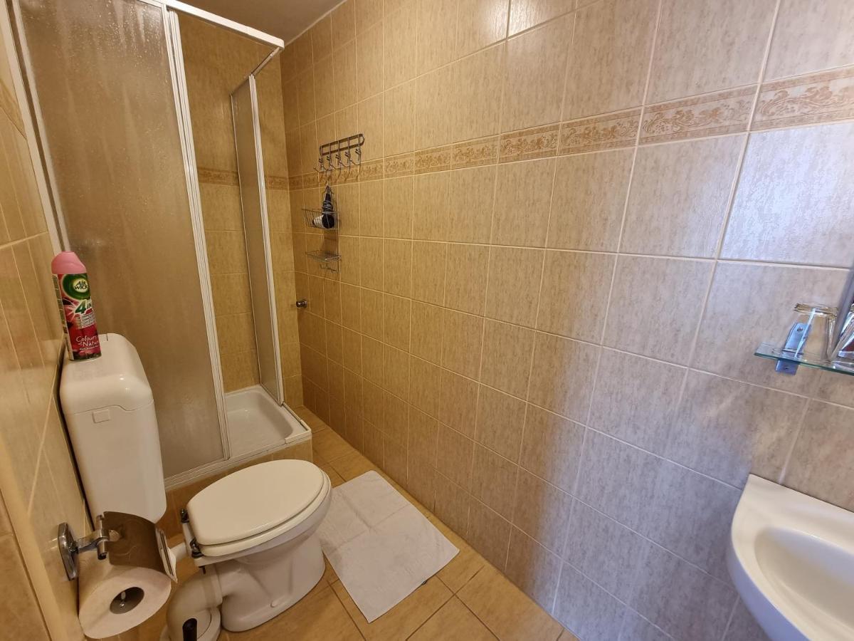 Abigel Vendeghaz Hotel Miskolc Bagian luar foto