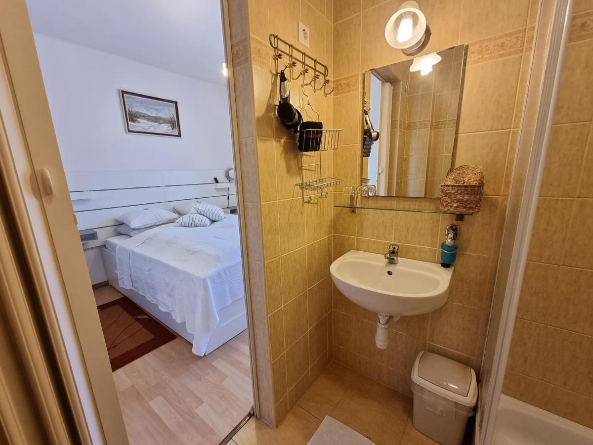 Abigel Vendeghaz Hotel Miskolc Bagian luar foto