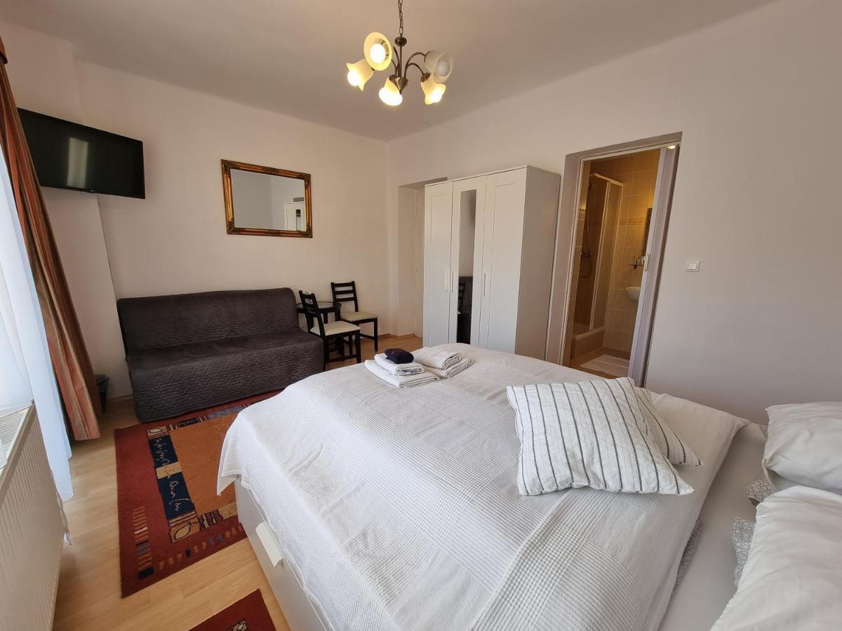 Abigel Vendeghaz Hotel Miskolc Bagian luar foto
