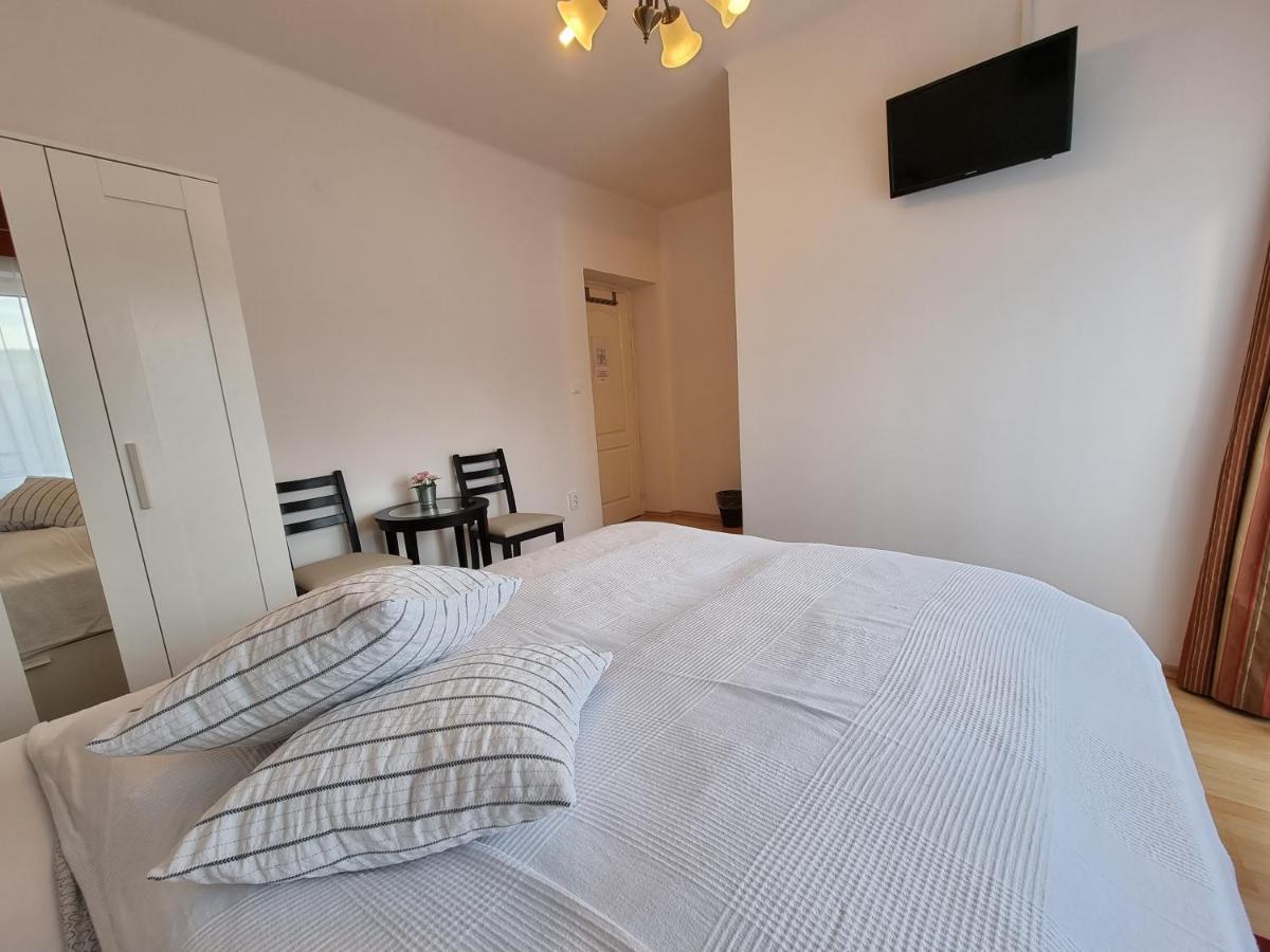Abigel Vendeghaz Hotel Miskolc Bagian luar foto