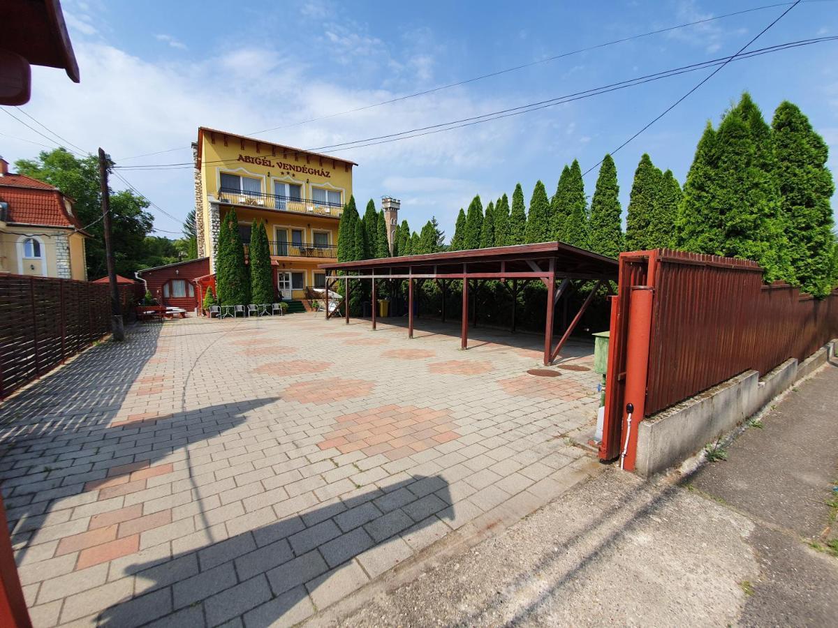 Abigel Vendeghaz Hotel Miskolc Bagian luar foto