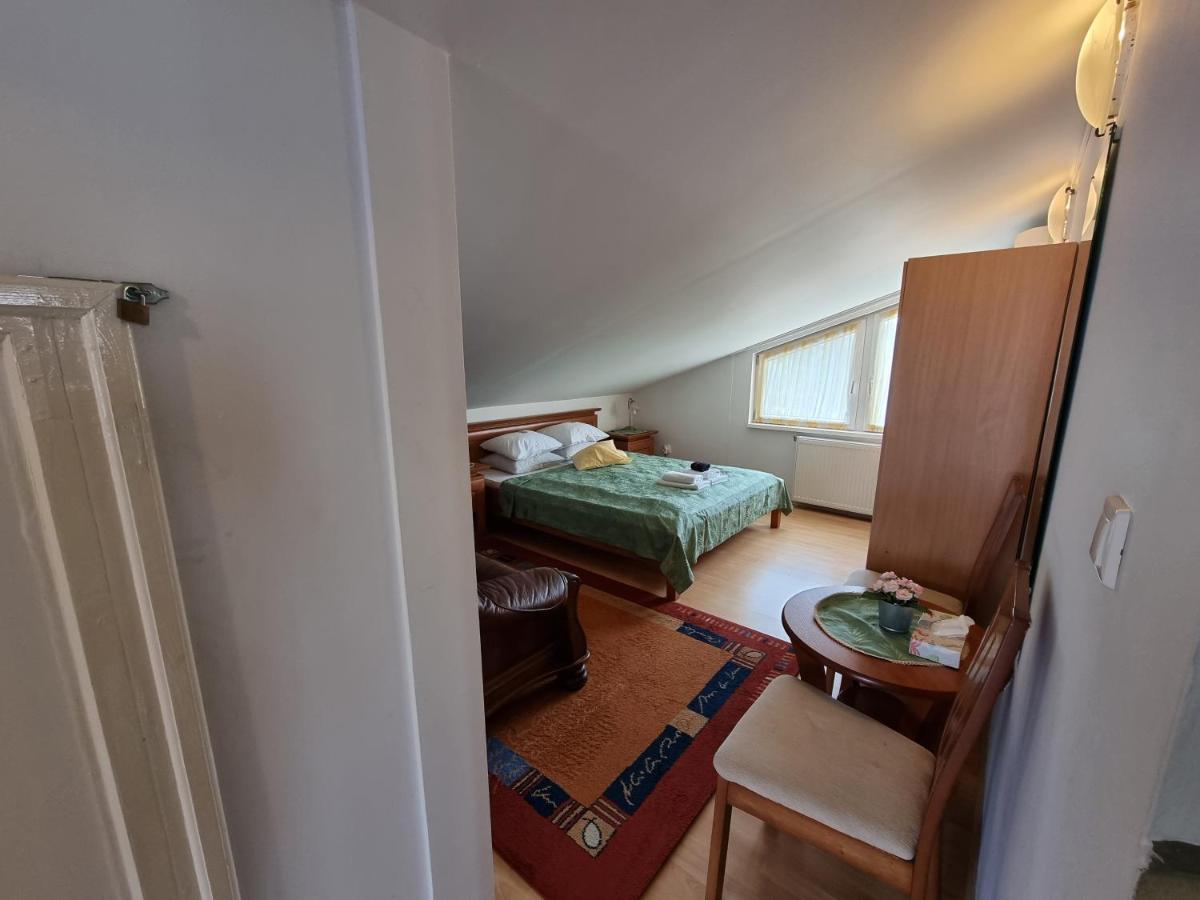 Abigel Vendeghaz Hotel Miskolc Bagian luar foto