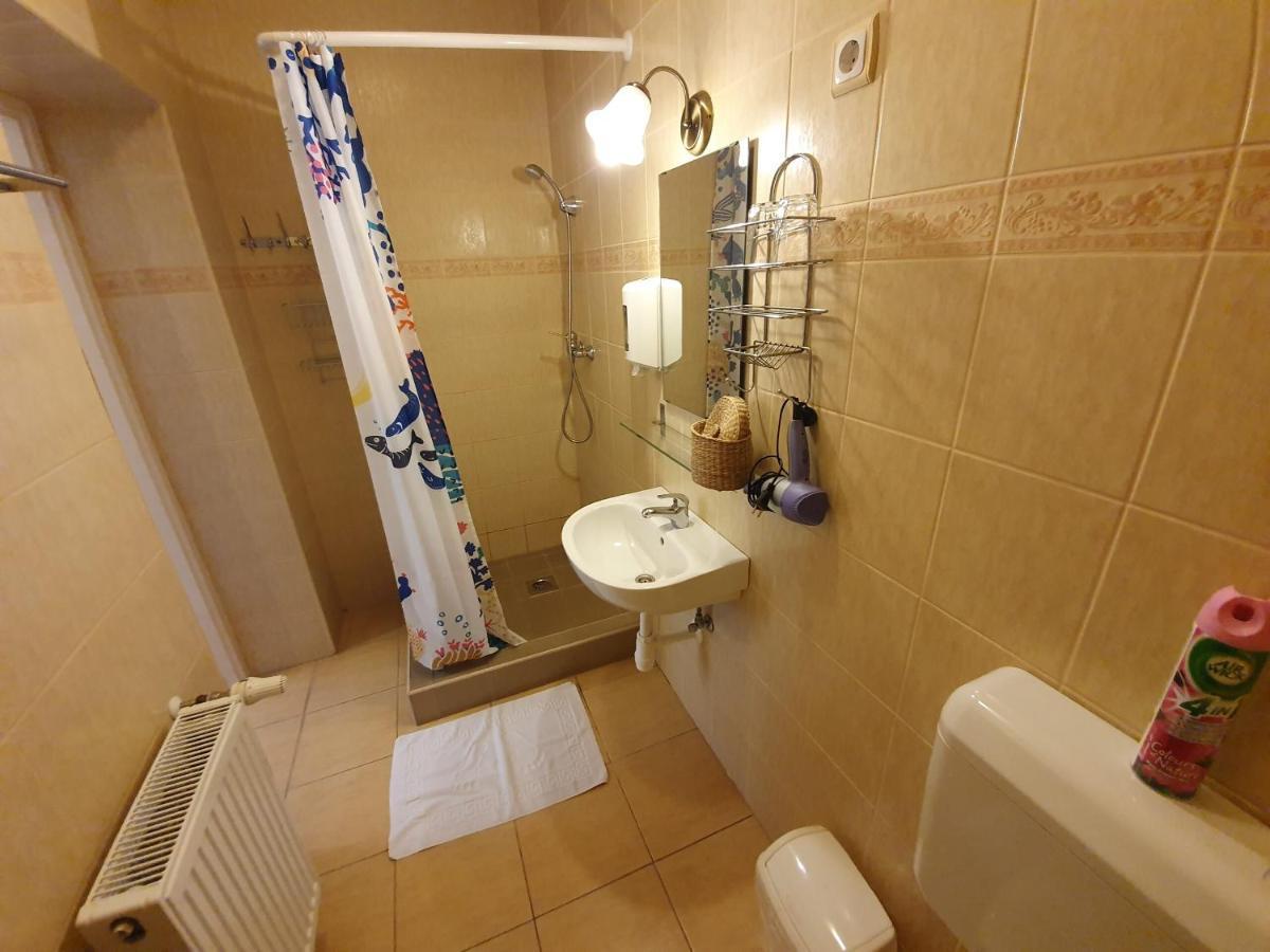 Abigel Vendeghaz Hotel Miskolc Bagian luar foto