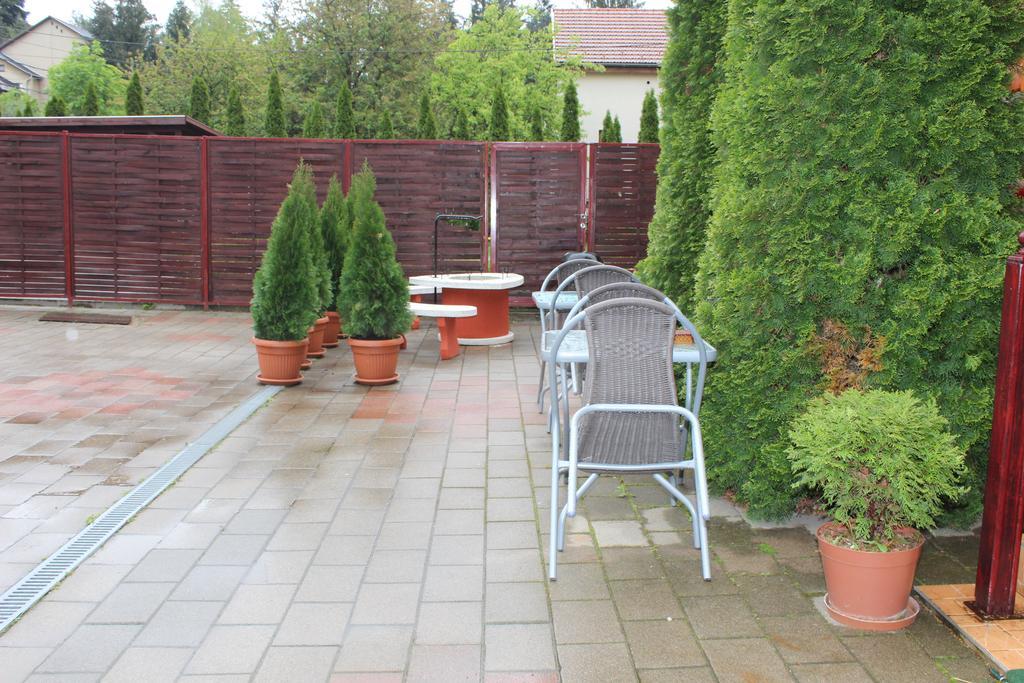 Abigel Vendeghaz Hotel Miskolc Bagian luar foto