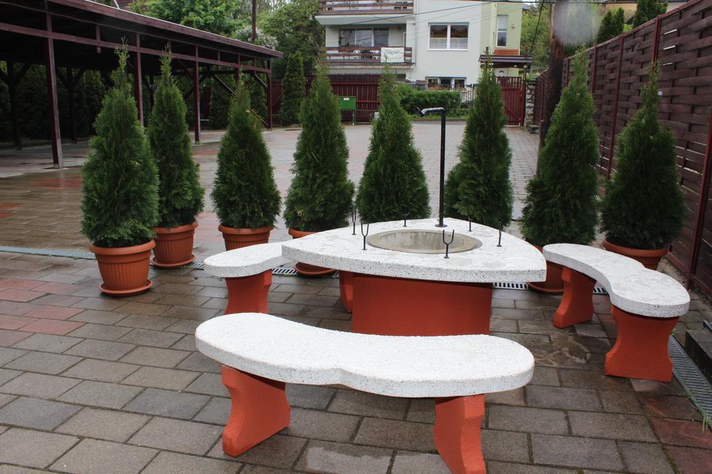 Abigel Vendeghaz Hotel Miskolc Bagian luar foto